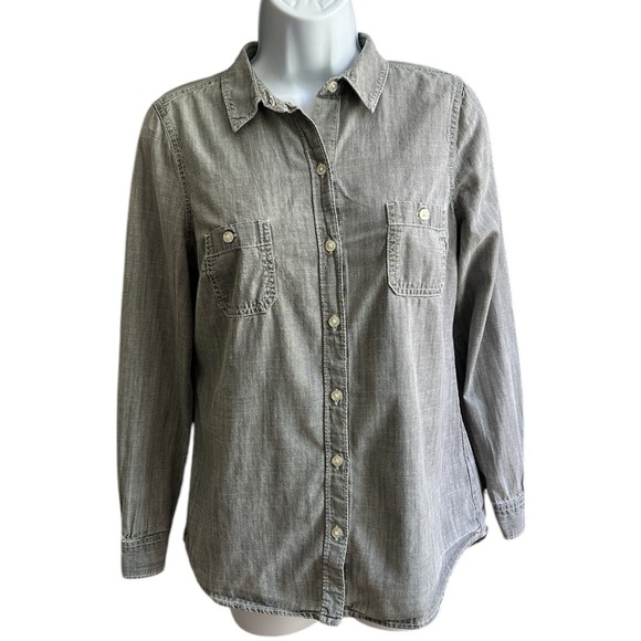 ✨3 for $18✨ Women’s Gray Denim Button Down Shirt - Picture 1 of 7